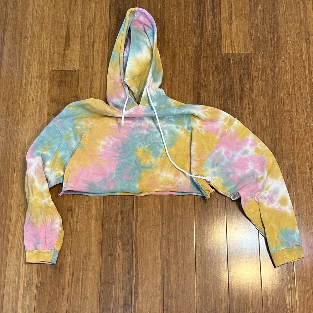 LAST CHANCE OFFER: Tie-Dye Cropped Hoodie
